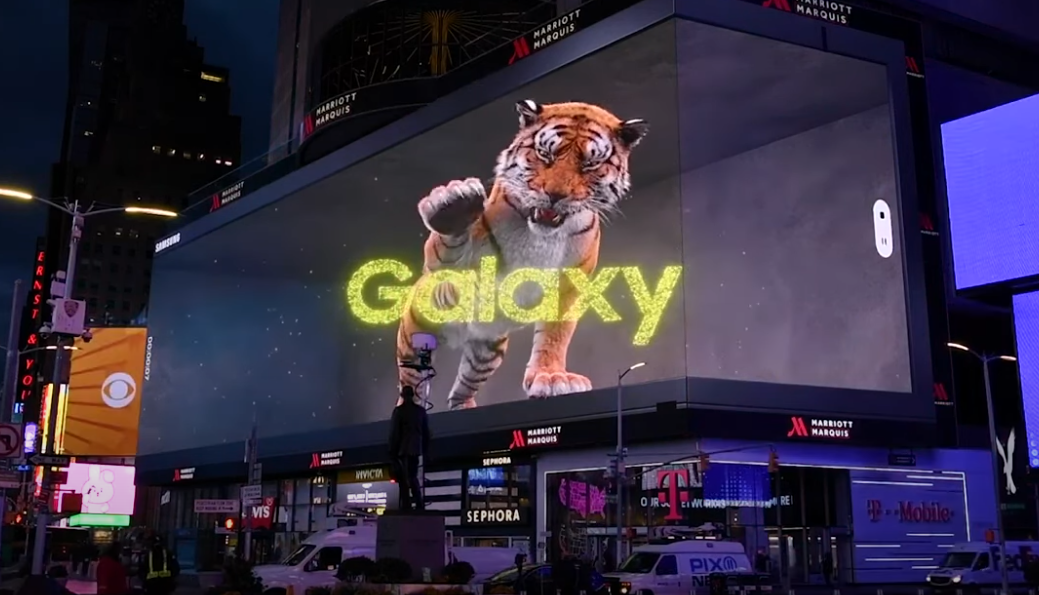米国ニューヨーク州タイムズスクエアのGalaxy S23電子看板広告
