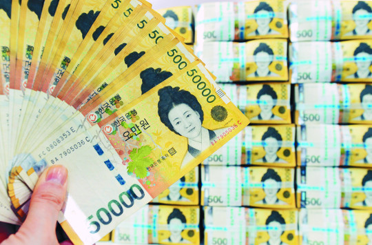 50,000 won(USD 37, JPY 5,450) banknotes that the Bank of Korea began issuing in 2009